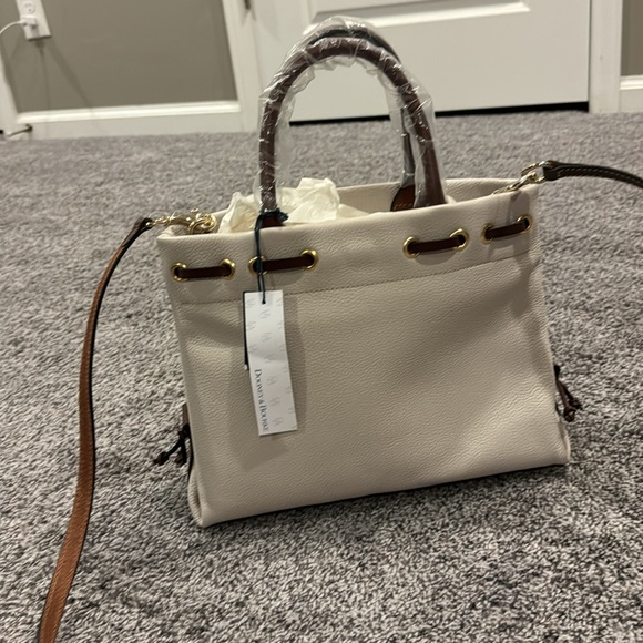 NWT Dooney & Bourke cream and brown leather purse. - Picture 4 of 9